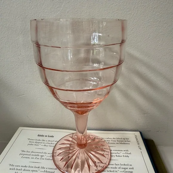 Depression Glass Pair of 2 Wine/Water Glasses, Pink, Stemmed - Picture 4 of 7